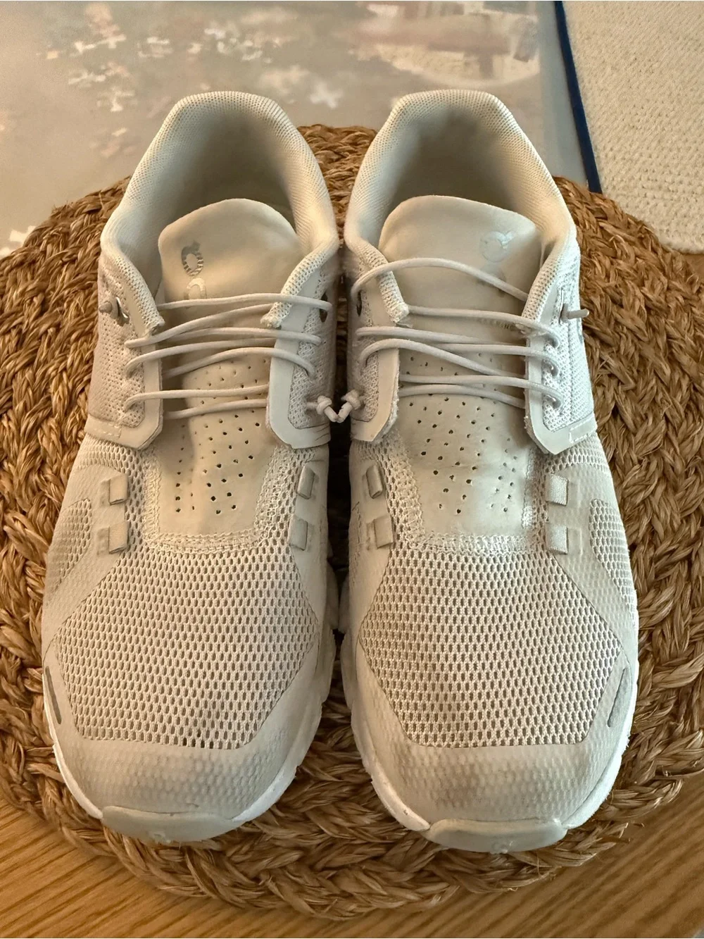 On cloud travel shoe
